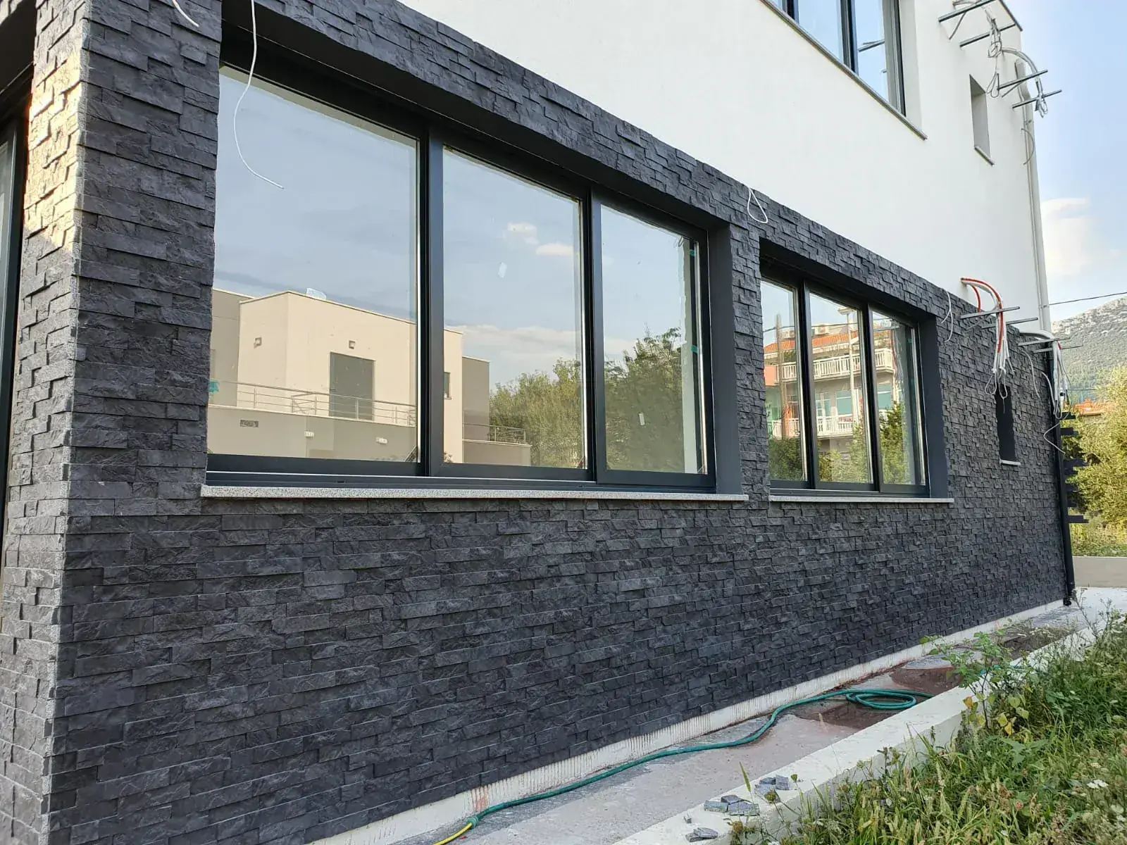 Luna – Black 44, Luna – Estetika dekorativni kamen