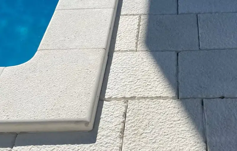 Rubni kamen za bazen